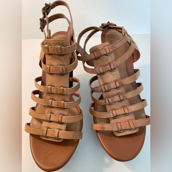 ⭐️Host Pick⭐️ Gianni Bini Sandals Size 10 - Picture 2 of 5